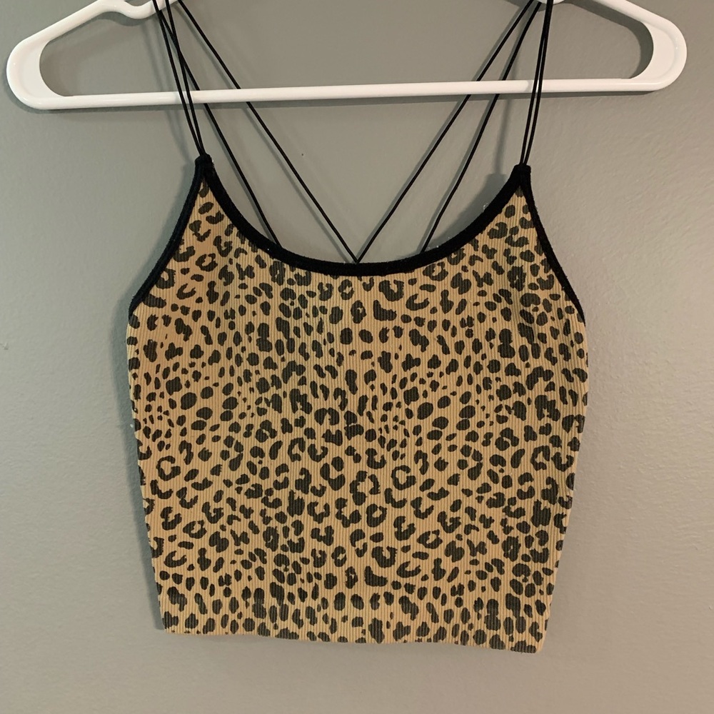 cropped Cheetah tank top.fits small and medium